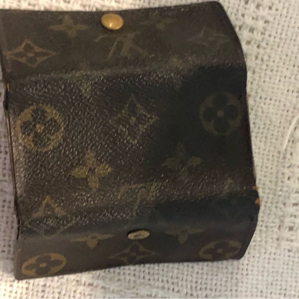 LOUIS VUITTON M69517 Monogram Multicle 4 Key Case 4 Rows Vintage Gold - Picture 6 of 6